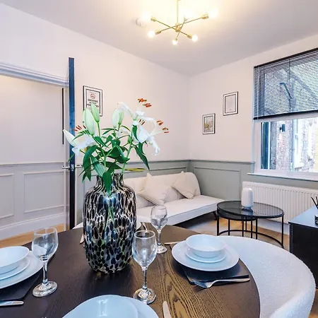 Charming 1bedroom On Nunnery Lane, Sleeps 3, Location 아파트