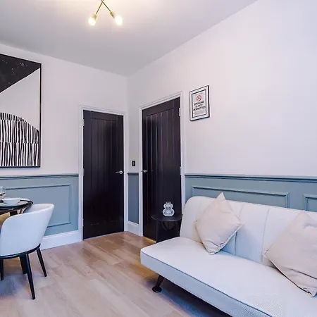 Charming 1Bedroom Apartment On Nunnery Lane, Sleeps 3, Central Location *