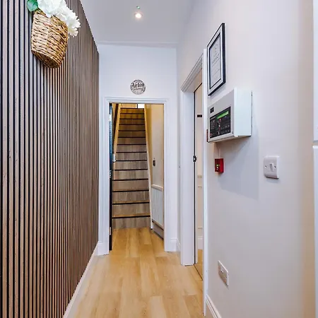 Charming 1Bedroom Apartment On Nunnery Lane, Sleeps 3, Central Location