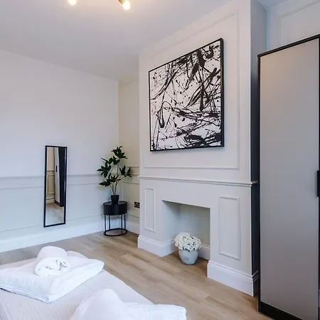 Charming 1Bedroom Apartment On Nunnery Lane, Sleeps 3, Central Location *