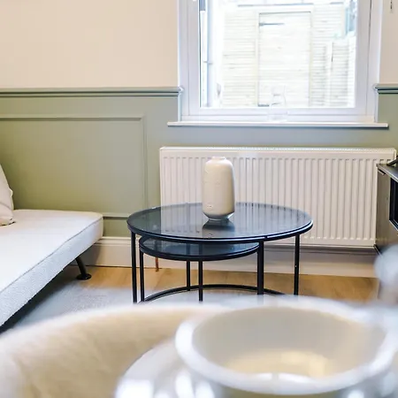 Charming 1Bedroom Apartment On Nunnery Lane, Sleeps 3, Central Location 아파트 *