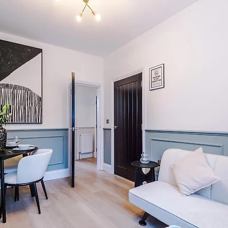 Charming 1Bedroom Apartment On Nunnery Lane, Sleeps 3, Central Location *