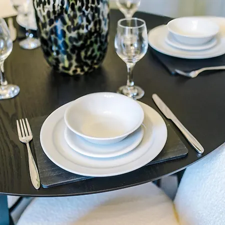 Charming 1Bedroom Apartment On Nunnery Lane, Sleeps 3, Central Location 아파트 *