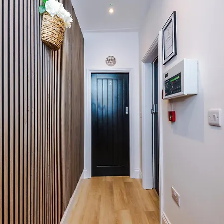 Charming 1Bedroom Apartment On Nunnery Lane, Sleeps 3, Central Location 아파트 *