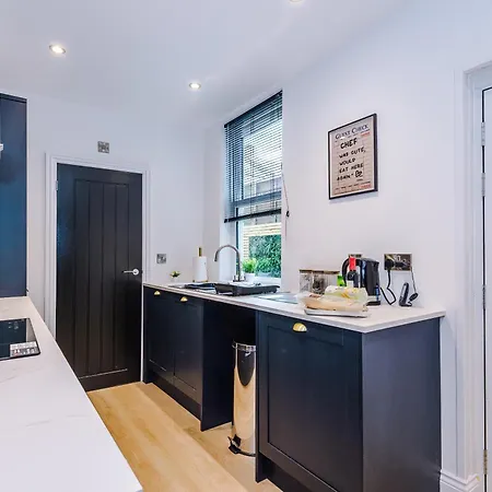 Charming 1Bedroom Apartment On Nunnery Lane, Sleeps 3, Central Location 아파트