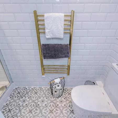 Charming 1bedroom On Nunnery Lane, Sleeps 3, Location شقة *